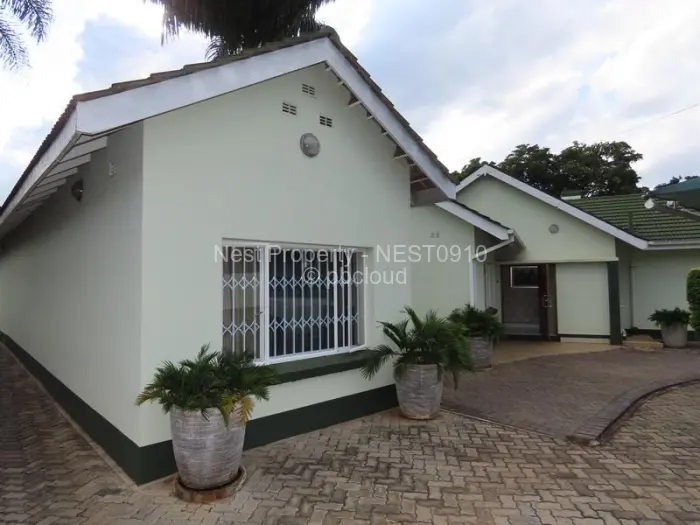 6 Bedroom House for Sale in Alexandra Park, Harare