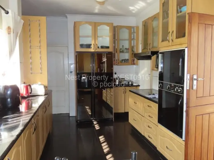 6 Bedroom House for Sale in Alexandra Park, Harare