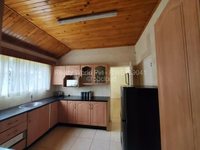 5 Bedroom House to Rent in Hillside