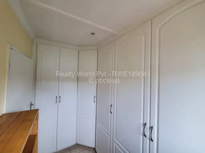 5 Bedroom House to Rent in Hillside