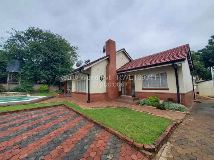 5 Bedroom House to Rent in Hillside