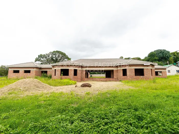 5 Bedroom House for Sale in Bluff Hill, Harare