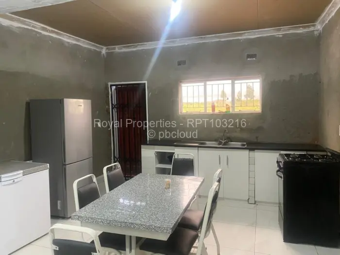 8 Bedroom House for Sale in Adelaide Pk Gweru, Gweru