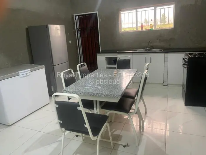 8 Bedroom House for Sale in Adelaide Pk Gweru, Gweru