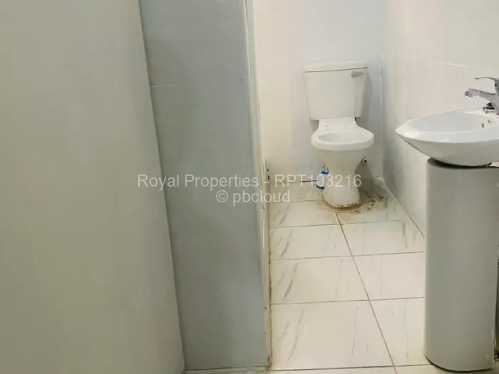 8 Bedroom House for Sale in Adelaide Pk Gweru, Gweru