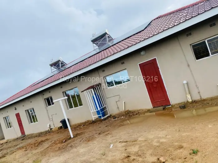 8 Bedroom House for Sale in Adelaide Pk Gweru, Gweru