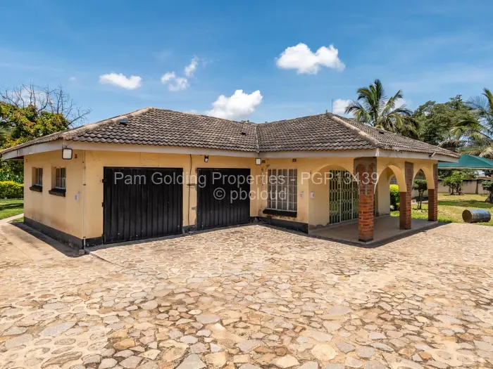 5 Bedroom House for Sale in Waterfalls, Harare