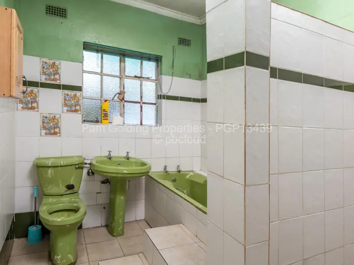 5 Bedroom House for Sale in Waterfalls, Harare