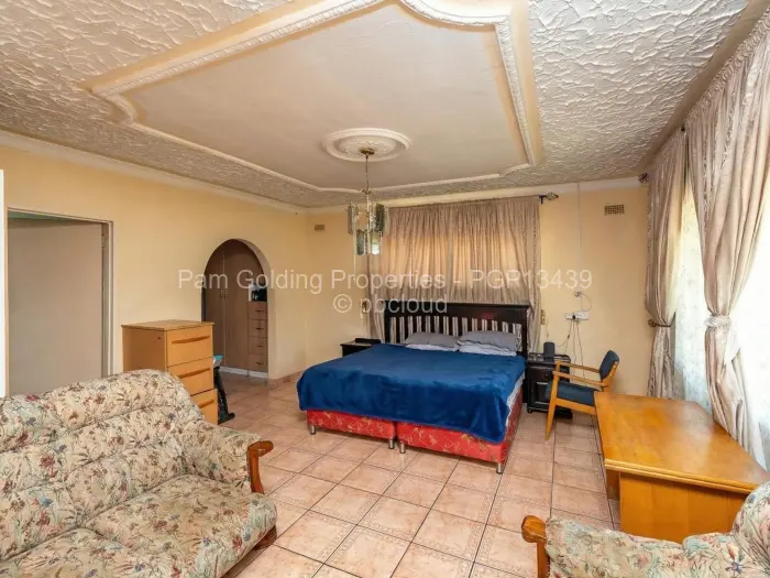 5 Bedroom House for Sale in Waterfalls, Harare