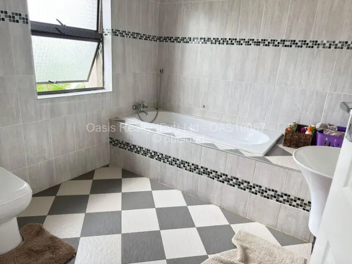 Townhouse/Cluster for Sale in Chisipite, Harare