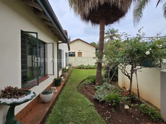 Townhouse/Cluster for Sale in Greendale North, Harare