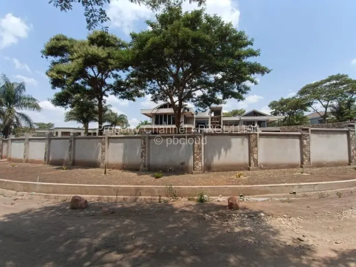 6 Bedroom House for Sale in Gletwin Park, Harare