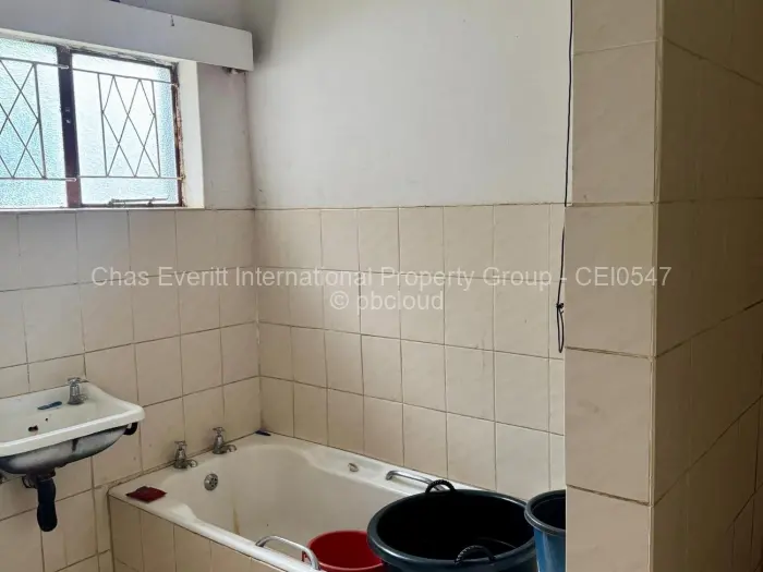 9 Bedroom House to Rent in Selbourne Park, Bulawayo