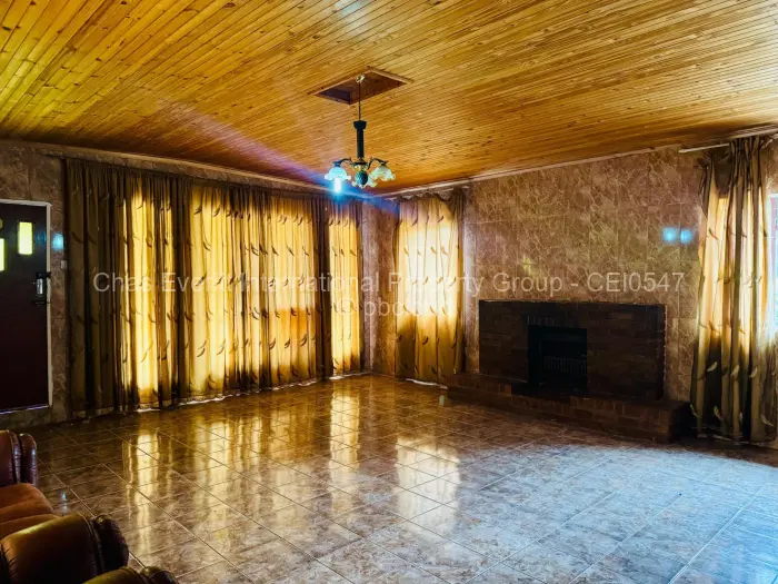 9 Bedroom House to Rent in Selbourne Park, Bulawayo