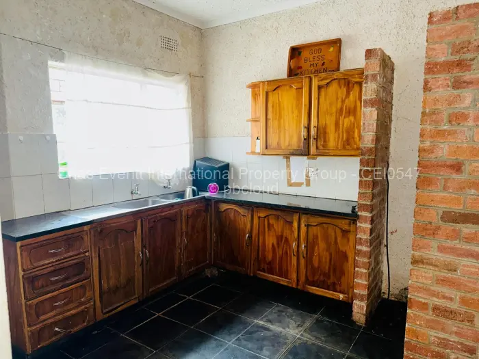 9 Bedroom House to Rent in Selbourne Park, Bulawayo