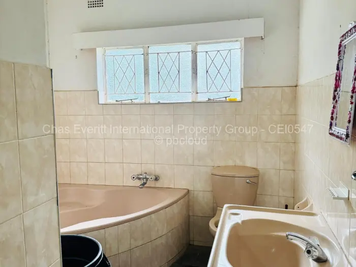 9 Bedroom House to Rent in Selbourne Park, Bulawayo