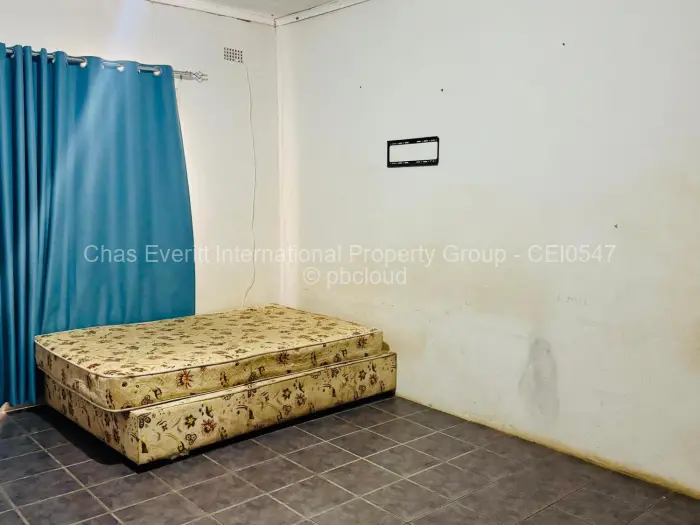 9 Bedroom House to Rent in Selbourne Park, Bulawayo