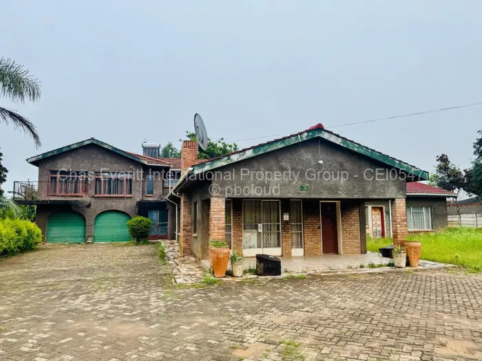 9 Bedroom House to Rent in Selbourne Park, Bulawayo