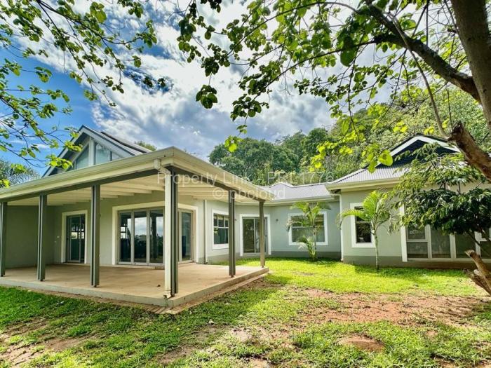 Townhouse/Cluster for Sale in Borrowdale, Harare