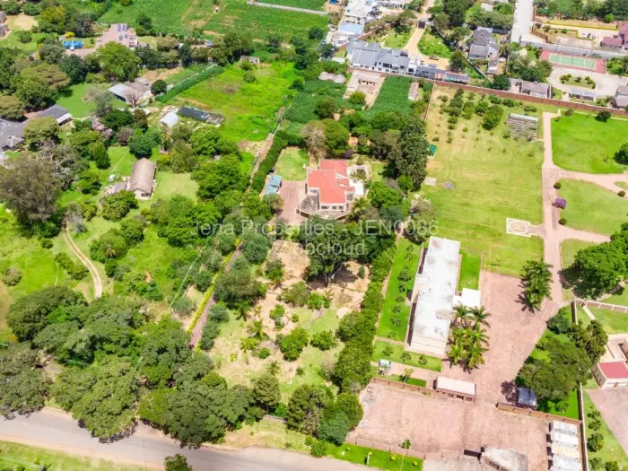 6 Bedroom House for Sale in Helensvale, Harare