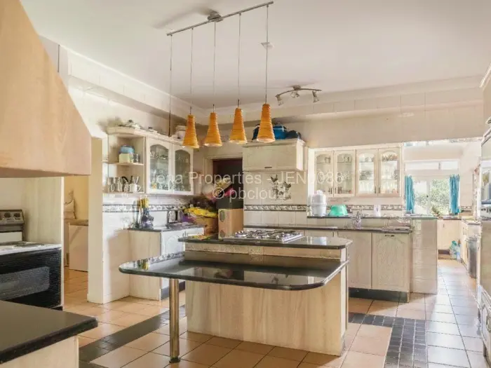 6 Bedroom House for Sale in Helensvale, Harare