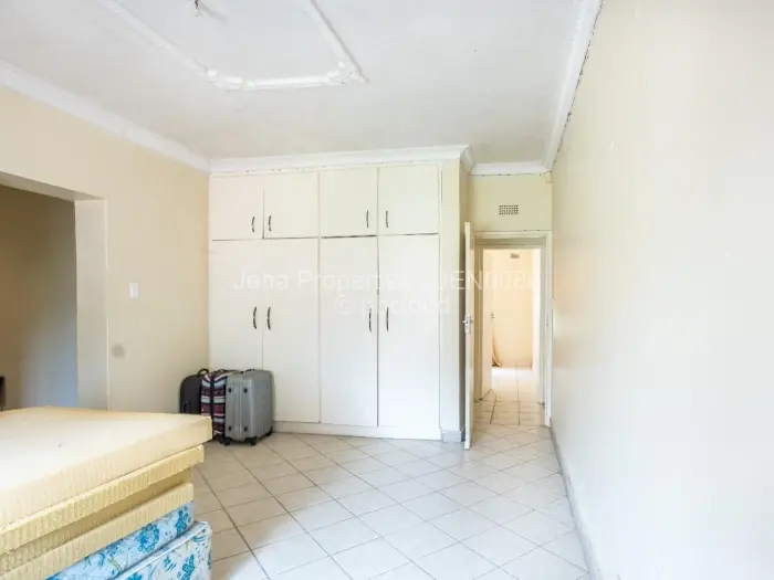 6 Bedroom House for Sale in Helensvale, Harare
