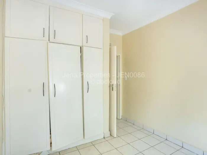 6 Bedroom House for Sale in Helensvale, Harare