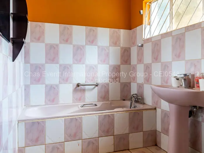 5 Bedroom House for Sale in Philadelphia, Harare