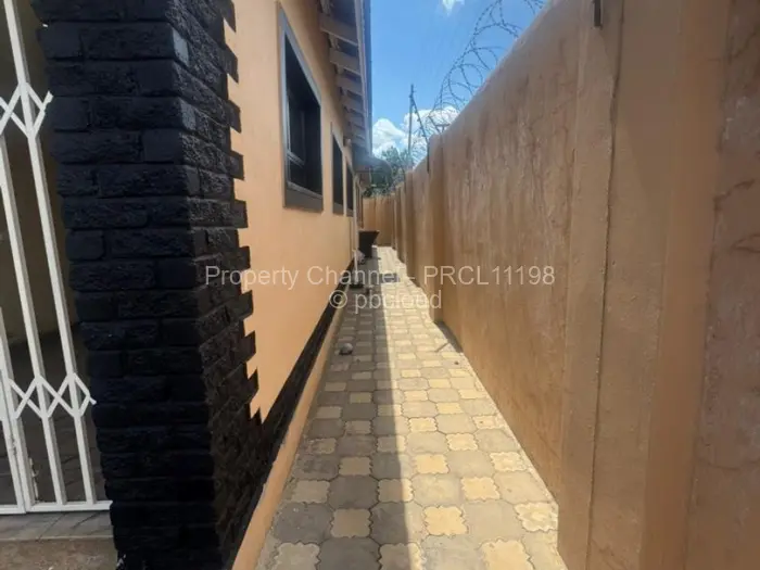 4 Bedroom House to Rent in Budiriro, Harare