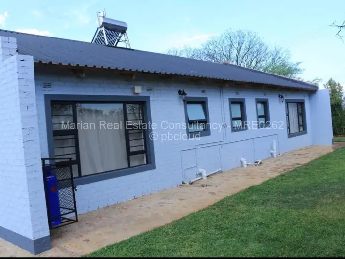 4 Bedroom Cottage/Garden Flat for Sale in Douglasdale, Bulawayo