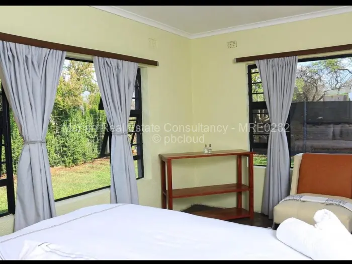 4 Bedroom Cottage/Garden Flat for Sale in Douglasdale, Bulawayo