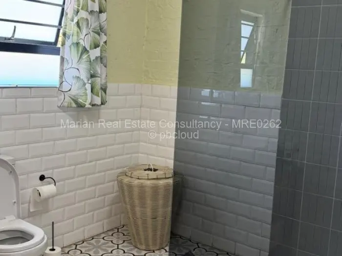 4 Bedroom Cottage/Garden Flat for Sale in Douglasdale, Bulawayo