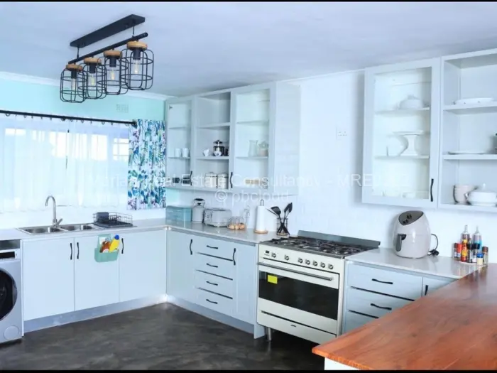 4 Bedroom Cottage/Garden Flat for Sale in Douglasdale, Bulawayo