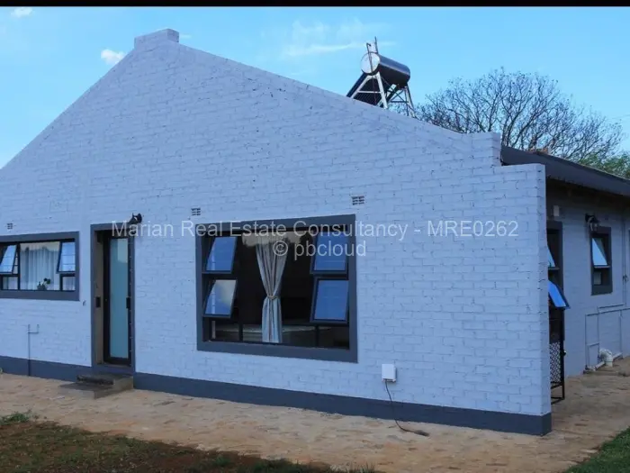 4 Bedroom Cottage/Garden Flat for Sale in Douglasdale, Bulawayo