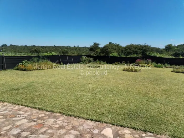 4 Bedroom Cottage/Garden Flat for Sale in Douglasdale, Bulawayo