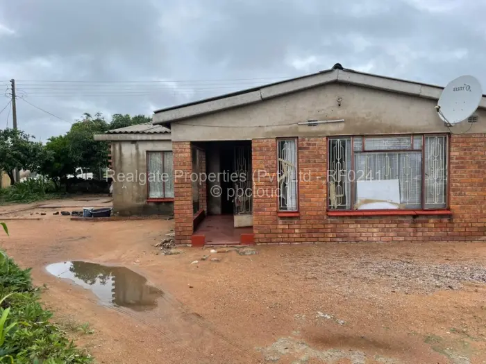 2 Bedroom House for Sale in Cowdray Park, Bulawayo