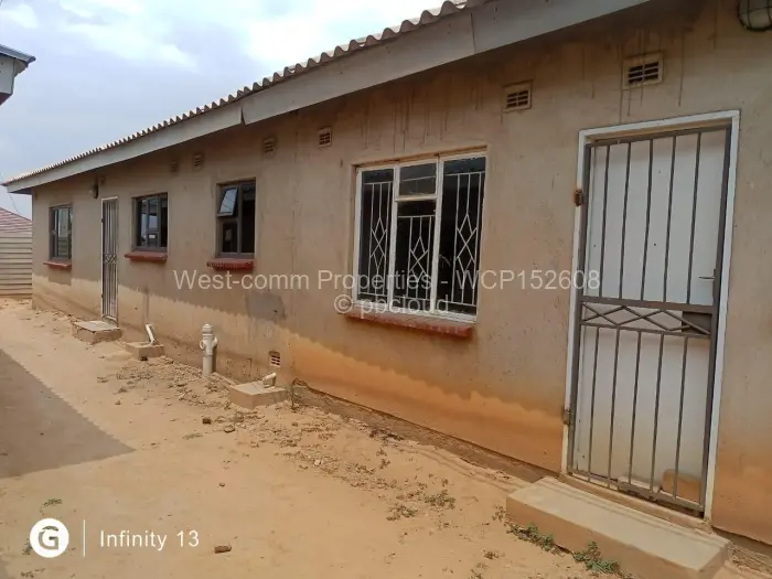 6 Bedroom House for Sale in Budiriro, Harare