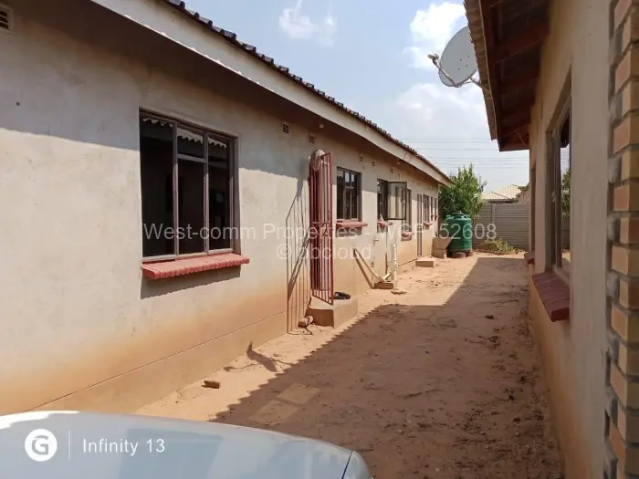 6 Bedroom House for Sale in Budiriro, Harare