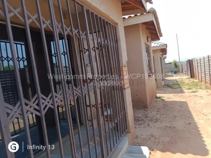 6 Bedroom House for Sale in Budiriro, Harare