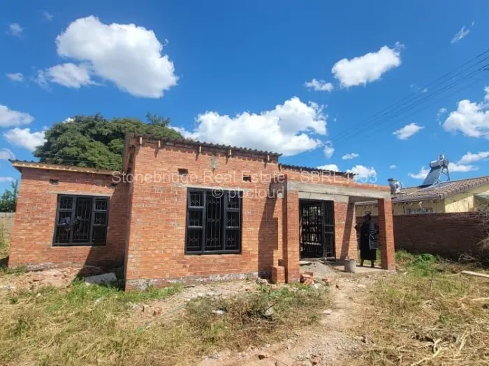 2 Bedroom House for Sale in Selbourne Park, Bulawayo