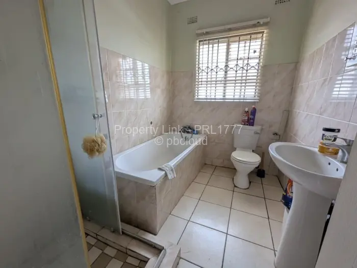2 Bedroom Cottage/Garden Flat for Sale in Newlands, Harare