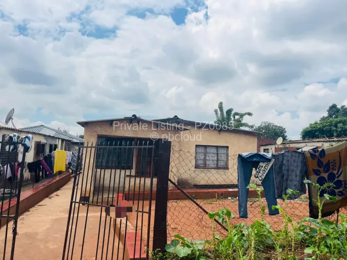 House for Sale in Kambuzuma, Harare