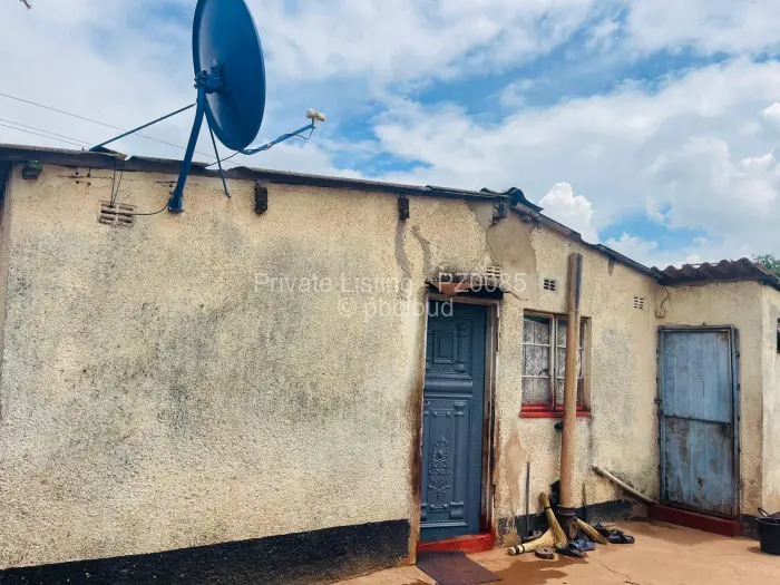 House for Sale in Kambuzuma, Harare