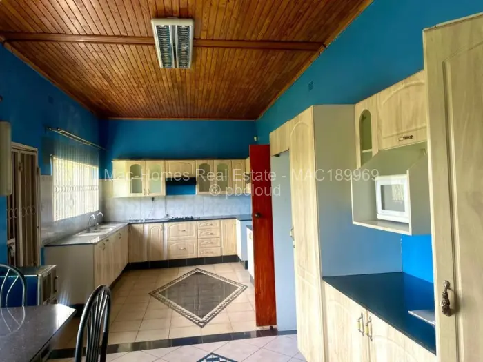 4 Bedroom House to Rent in Greystone Park