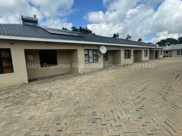 Townhouse/Cluster to Rent in Bluff Hill, Harare