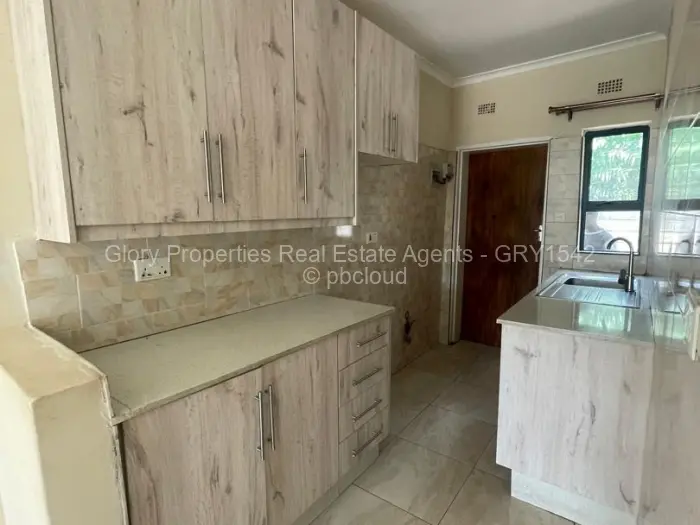 Townhouse/Cluster to Rent in Bluff Hill, Harare