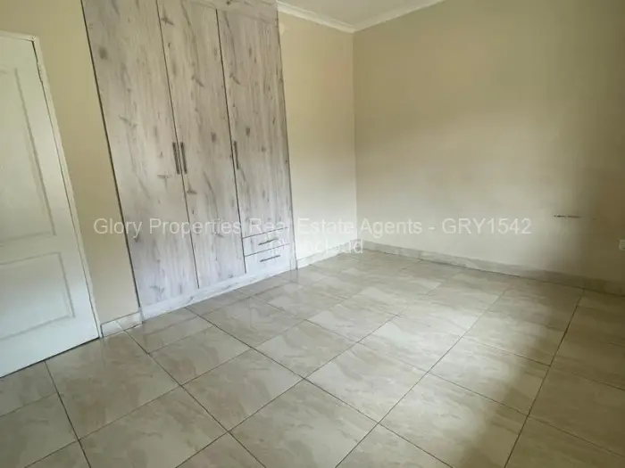 Townhouse/Cluster to Rent in Bluff Hill, Harare