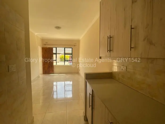 Townhouse/Cluster to Rent in Bluff Hill, Harare