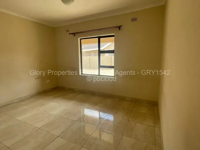 Townhouse/Cluster to Rent in Bluff Hill, Harare