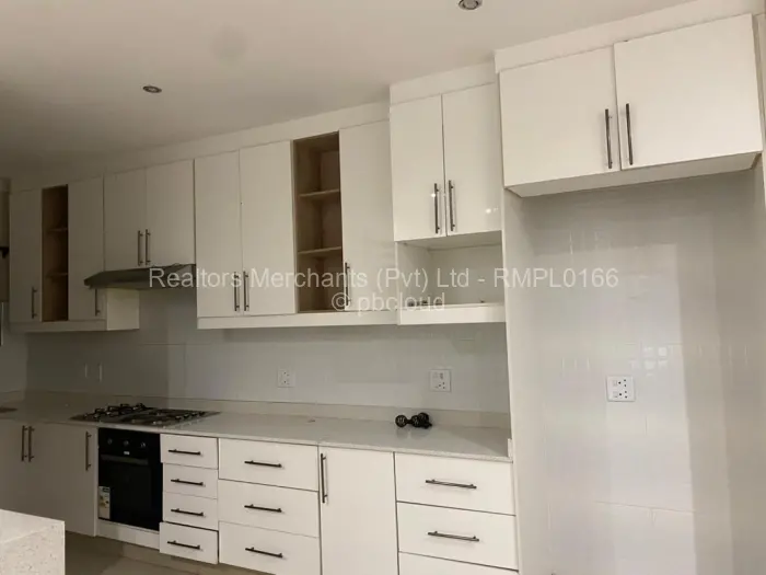 Townhouse/Cluster to Rent in Waterfalls, Harare